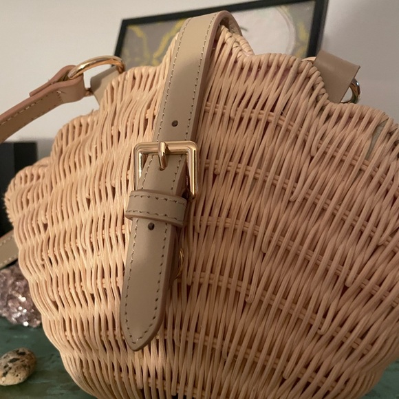 Vineyard Vines Clamshell Purse - Picture 6 of 13